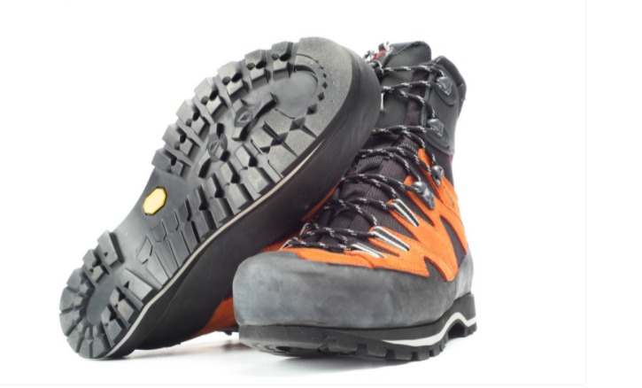 Wymagane buty górskie do trekkingu wąwozem Masca – twarda podeszwa i pełne zakrycie stopy