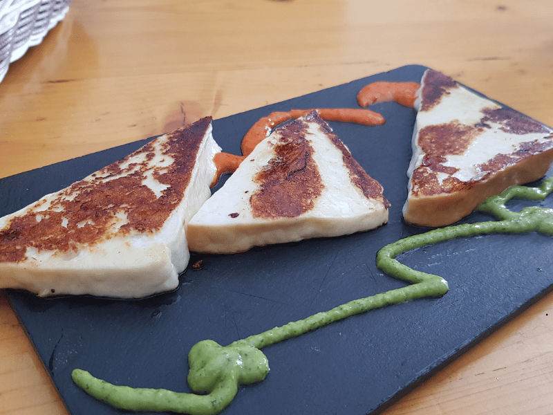 Tradycyjne sery kozie z Teneryfy – queso fresco, curado i ahumado
