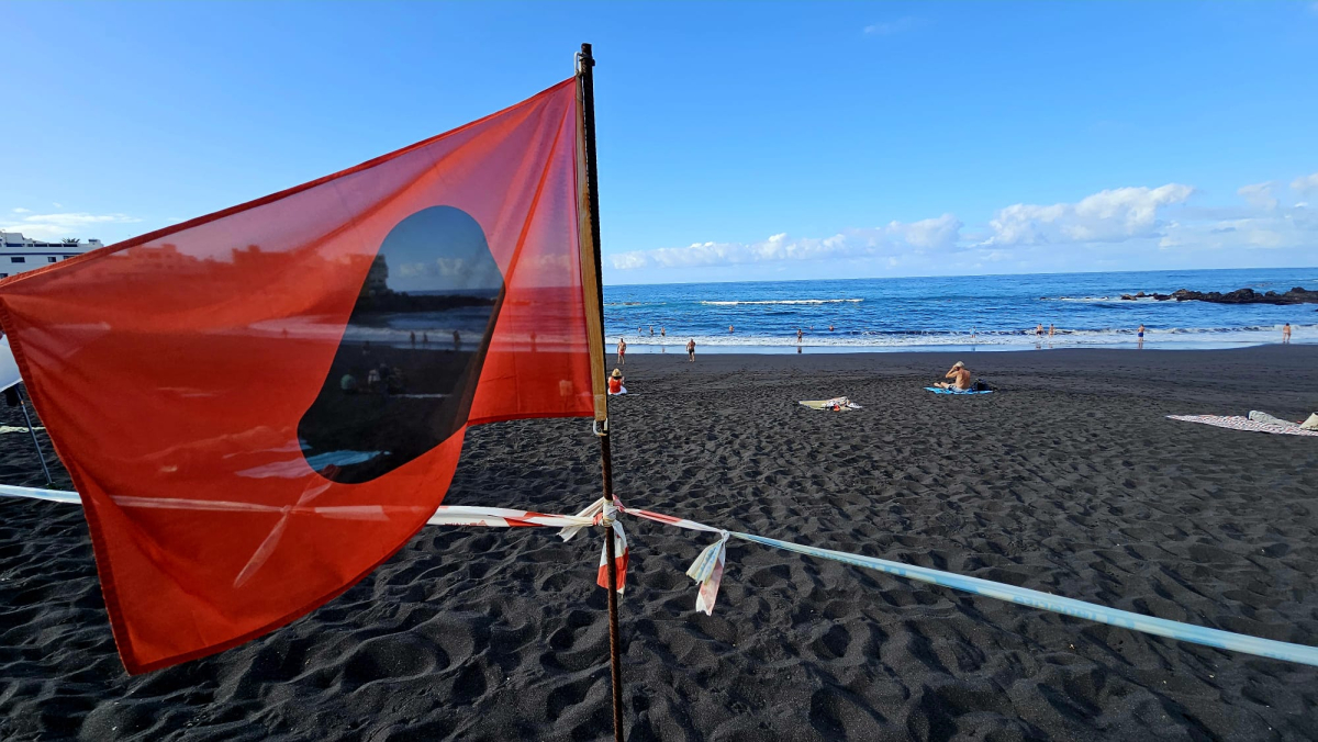 Czy woda w oceanie na Teneryfie jest bezpieczna? Prawda o czystości plaż i powracających zakazach kąpieli