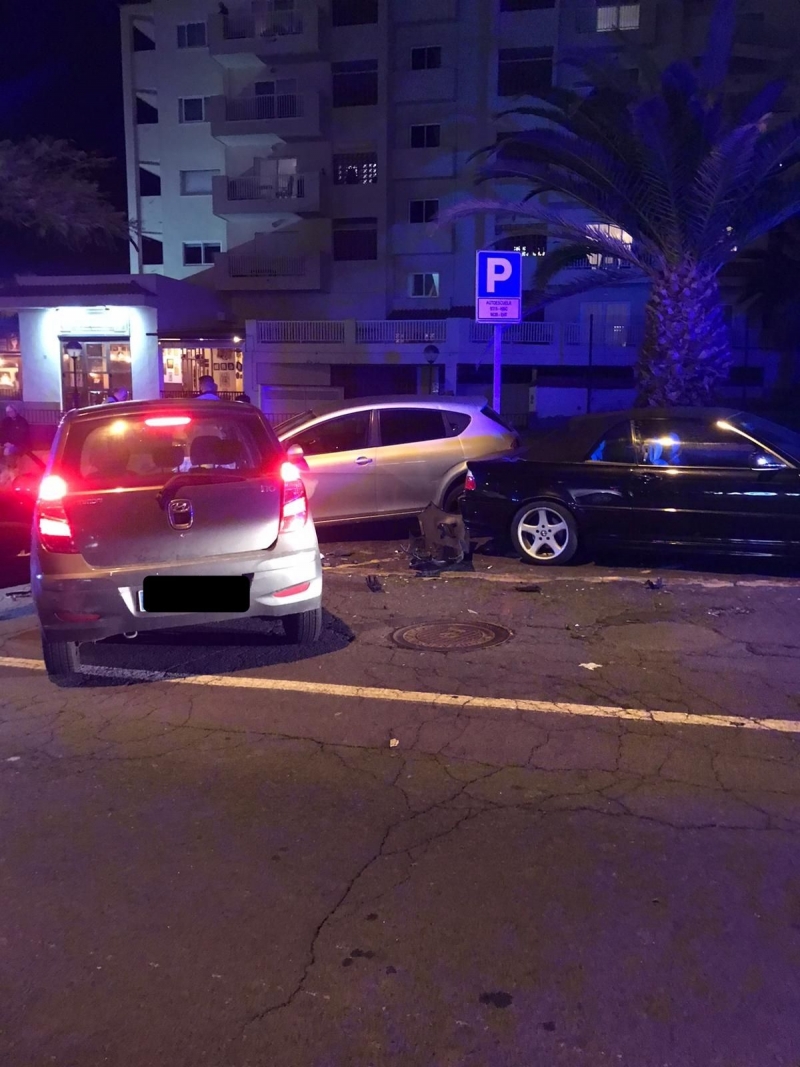 1/4 Kolizja w Costa Adeje - zniszczone 3 samochody