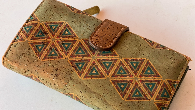 6/9 portfel z korka źródło: www.nateneryfie.pl