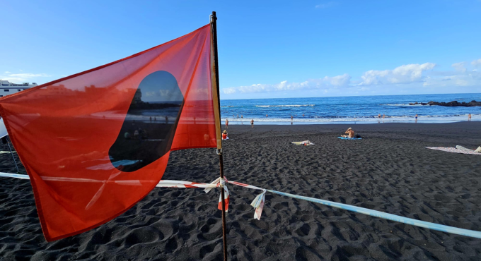 Czy woda w oceanie na Teneryfie jest bezpieczna? Prawda o czystości plaż i powracających zakazach kąpieli